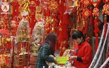 Hàng Mã rực đỏ ngày giáp Tết